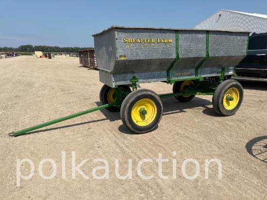1076-JOHN DEERE WAGON