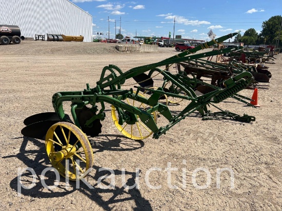 1212-JOHN DEERE 4B PLOW