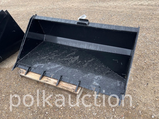 39903-SKID STEER BUCKET w/ TEETH