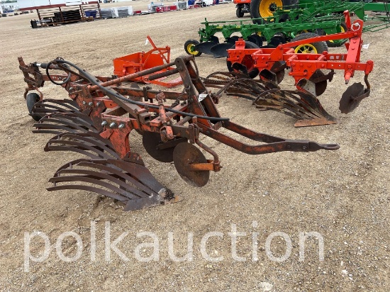40662-ALLIS CHALMERS 4 BTM PLOW