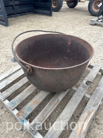 40919-CAST IRON KETTLE