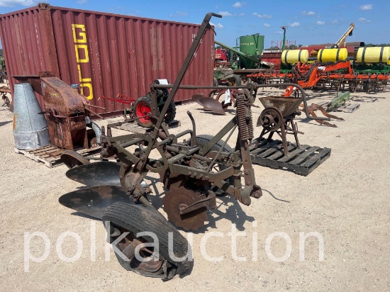 873-OLIVER 2 BTM PLOW