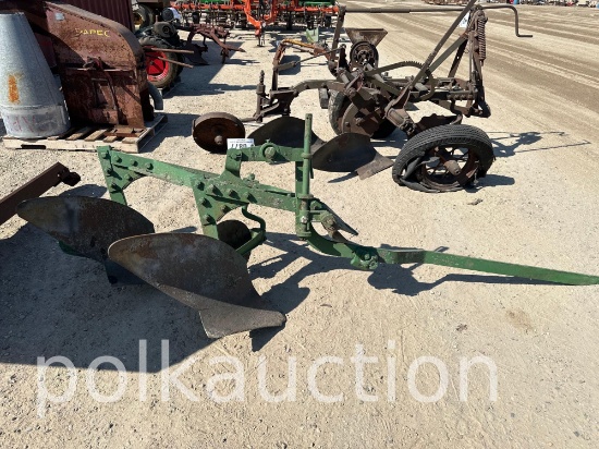 877-JOHN DEERE M 2BTM PLOW
