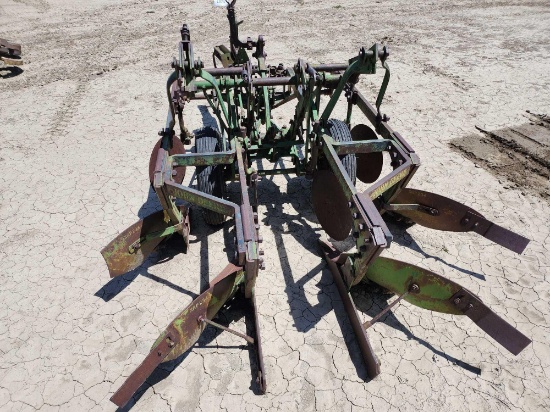 JOHN DEERE PULL TYPE PLOW