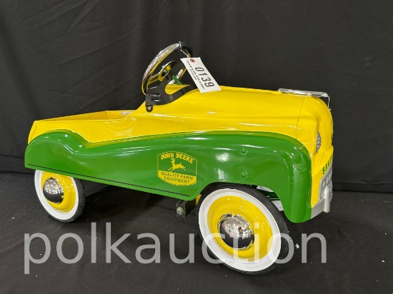 139-JOHN DEERE PEDAL CAR