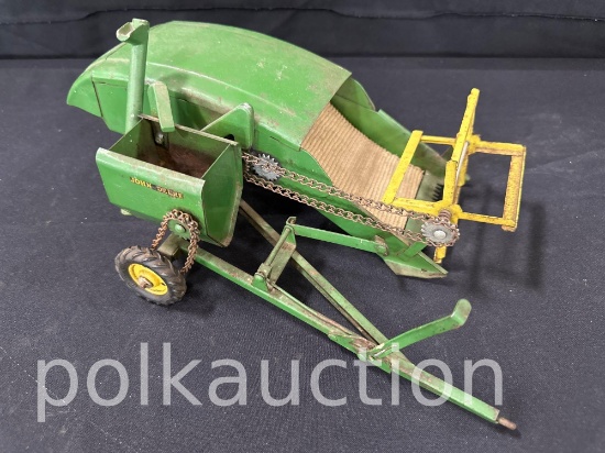 158-JOHN DEERE COMBINE