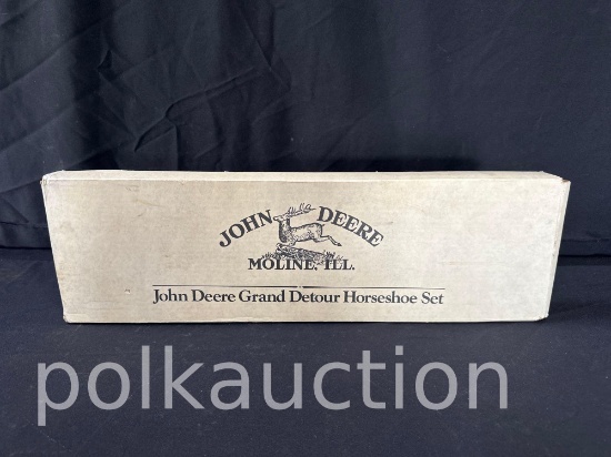 305-JOHN DEERE DETOUR HORSESHOE SET