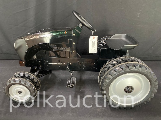 39000-CASE IH 380 MAGNUM PEDAL TRACTOR