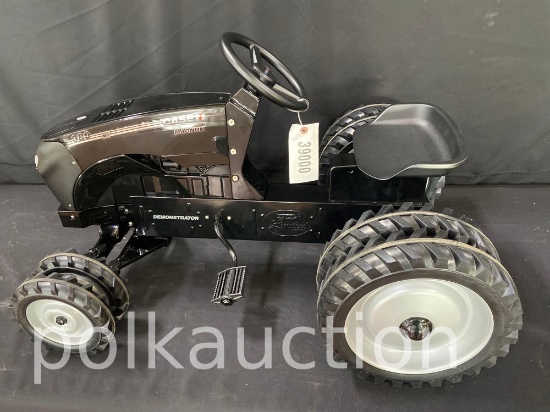 39001-CASE IH 380 MAGNUM PEDAL TRACTOR