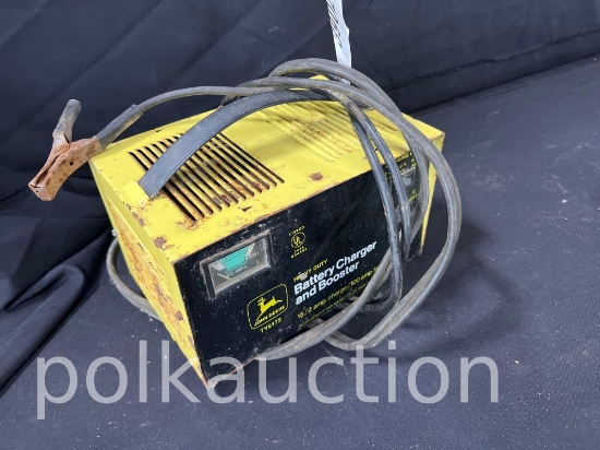 39025-JOHN DEERE BATTERY CHARGER