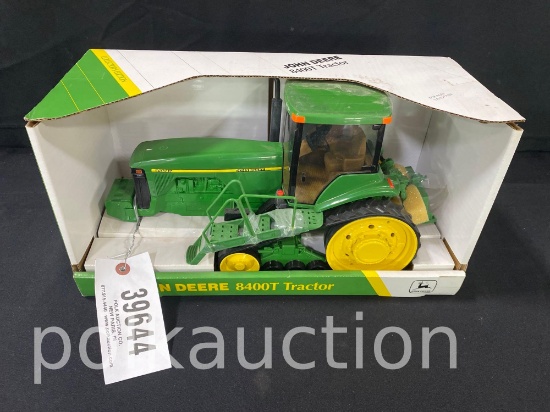 39644-ERTL JOHN DEERE 8400T