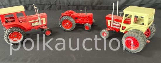39677-IH 1568, IH 1468 & McCORMICK WD-9