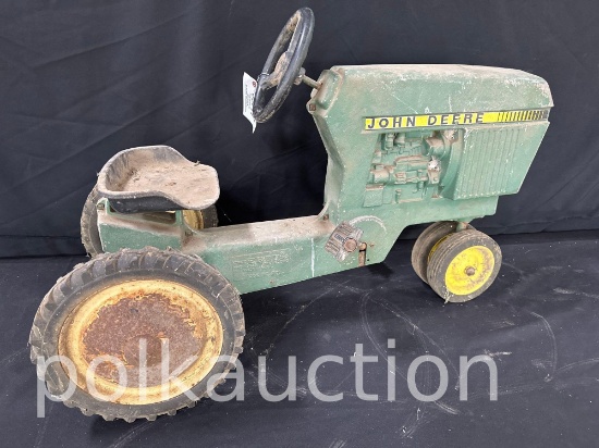 39717-JOHN DEERE PEDAL TRACTOR