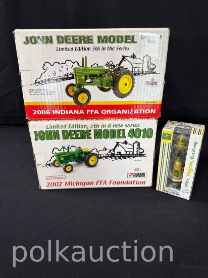39722-ERTL JOHN DEERE 4010, JOHN DEERE G, & WAYNE JOHN DEERE GAS PUMP
