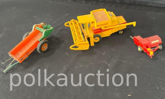 39760-NEW HOLLAND COMBINE & BALER, NEW IDEA SPREADER