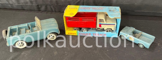 39796-ERTL INTERNATIONAL STAKE TRUCK & (2) SCOUTS