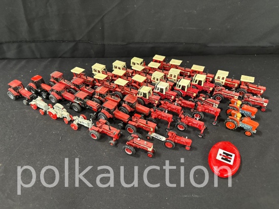 40307-1/64 INTERNATIONAL TRACTORS