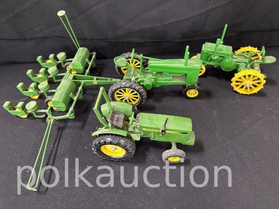 40311-JOHN DEERE PLANTER + 3 TRACTORS