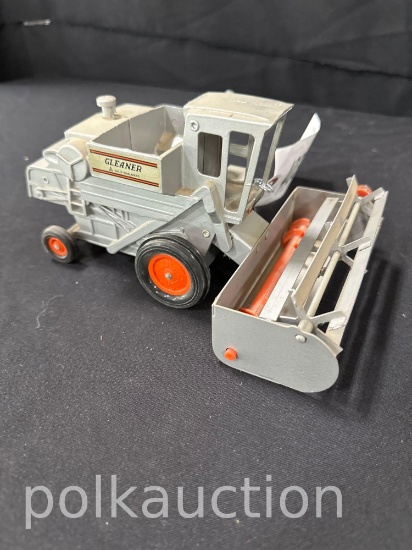 40330-GLEANER COMBINE