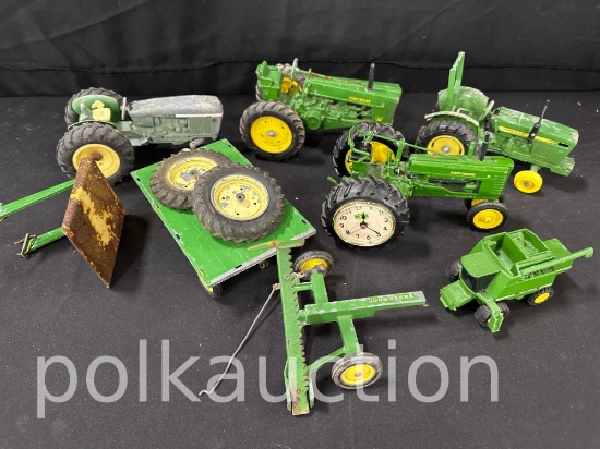 40341-FLAT OF MISC JOHN DEERE TOYS
