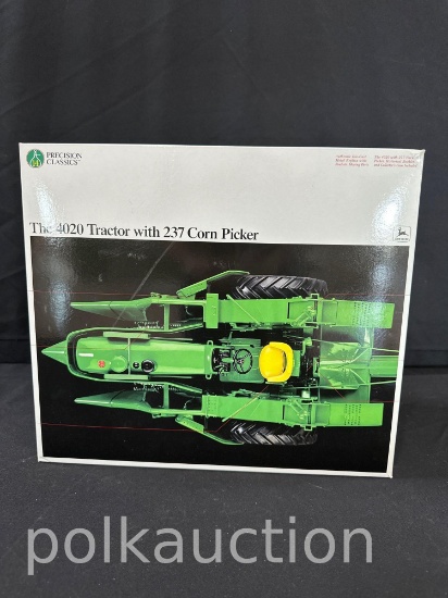 40884-JOHN DEERE #237 ERTL COLLECTIBLE MOUNTED CORN PICKER