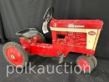 39705-FARMALL 560 PEDAL TRACTOR