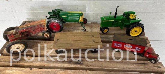 JOHN DEERE & OLIVER TOY TRACTORS