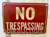 NO TRESPASSING SIGN