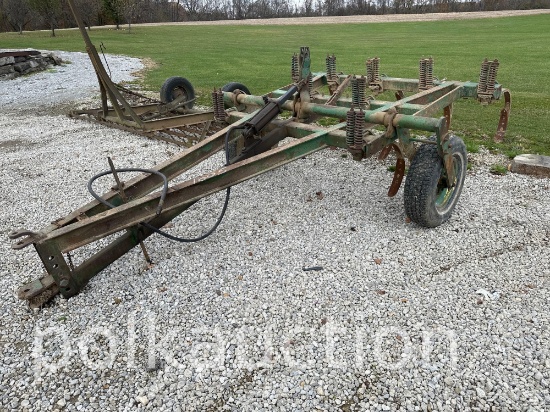 JOHN DEERE CULTIVATOR