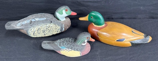 3 DECORATIVE DUCKS