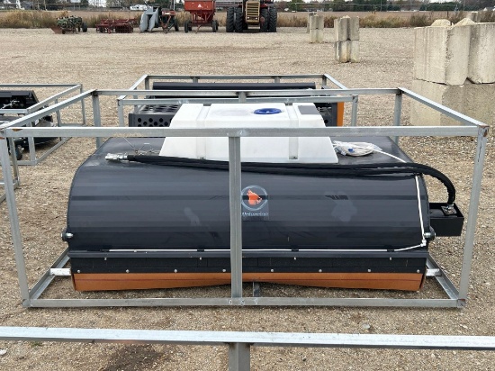 SKID STEER BOX BROOM SWEEPER (90 LITER WATER TANK)