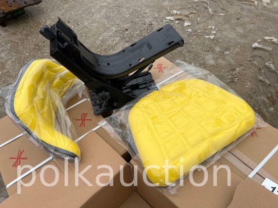 1157-NEW TRACTOR SEAT