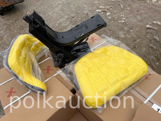 1159-NEW TRACTOR SEAT