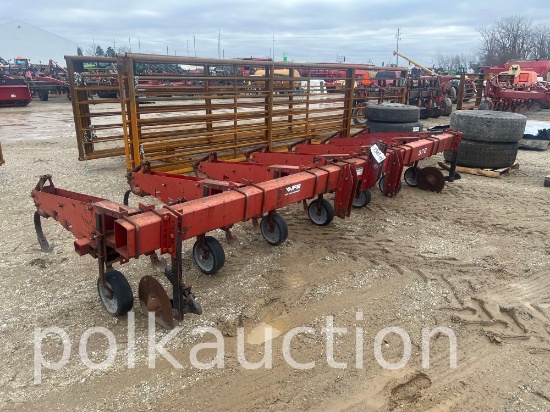 1341-WHITE 378 6 ROW CULTIVATOR