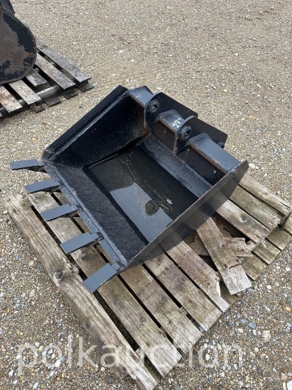 572-24" BOBCAT BUCKET