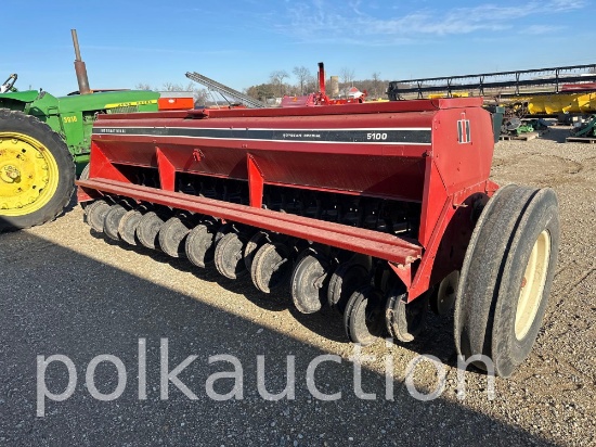 613-INT 5100 SOYBEAN SPECIAL GRAIN DRILL