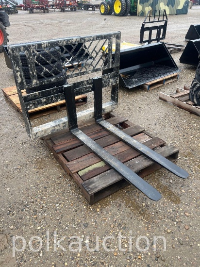 868-NEW WILDKAT SKID STEER/ TRACTOR PALLET FORK ATTACHMENT 4000# CAPACITY