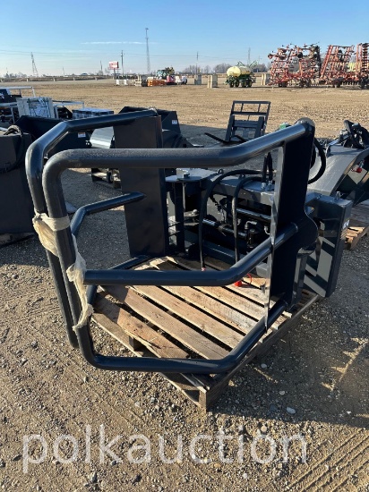 372-SKID STEER BALE SQUEEZE HYDRALIC ADJUSTABLE ATTACHMENT