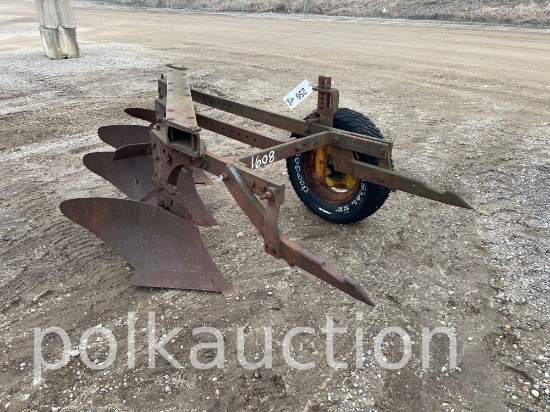 256-INTERNATIONAL HARVESTER 3 BTM  FAST HITCH PLOW