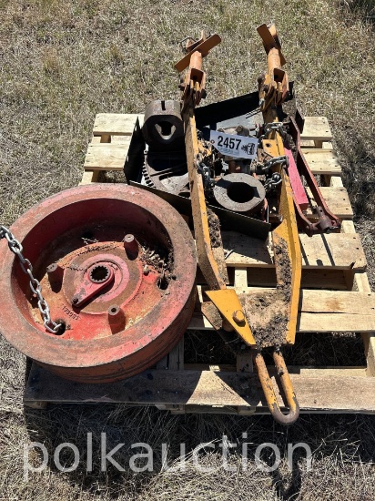 PALLET MISC PARTS & ALLIS CHALMERS SNAP COUPLER TO 3PT CONVERSION  **NO SHIPPING AVAILABLE**