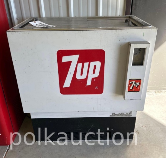 7 UP CHEST COOLER  **NO SHIPPING AVAILABLE**