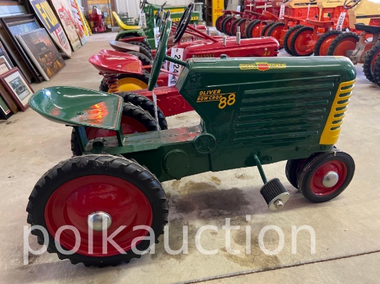 OLIVER 88 CLOSED GRILLE PEDAL TRACTOR