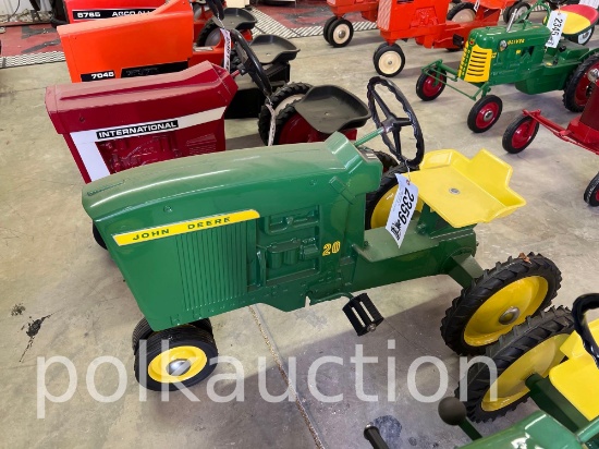 JOHN DEERE 20 PEDAL TRACTOR