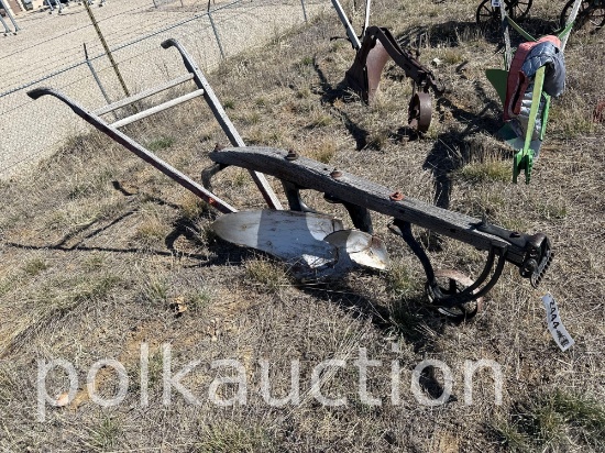 OLIVER WALKING PLOW  **NO SHIPPING AVAILABLE**