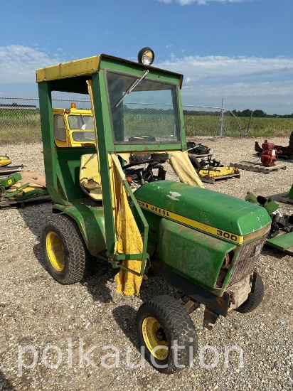 5580-JOHN DEERE 300 L&G w/ CAB (SN# 057985)