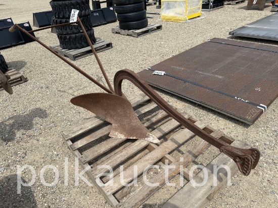 5780-MINNEAPOLIS MOLINE 1BTM WALKING PLOW