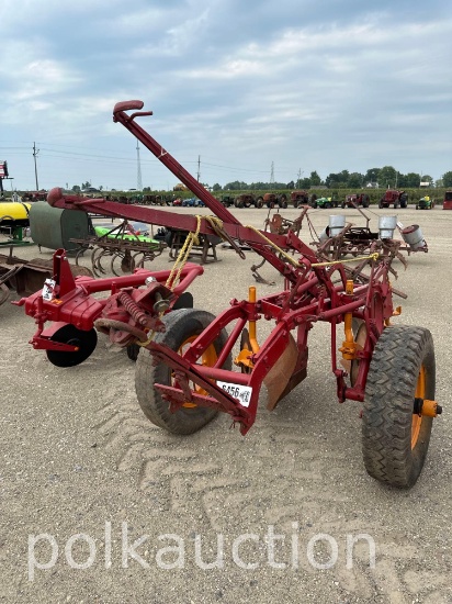 6456-MINNEAPOLIS MOLINE 2BTM PULL TYPE PLOW
