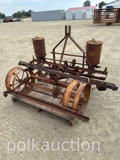 6457-MINNEAPOLIS MOLINE 2 ROW PLANTER