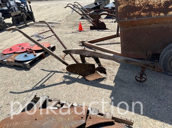 6862-OLIVER #13 1 BTM WALKING PLOW