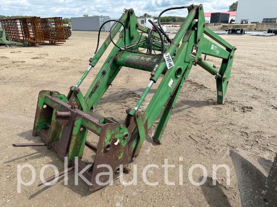 7107-JOHN DEERE 640 HYDRAULIC LOADER w/ BALE SPEAR